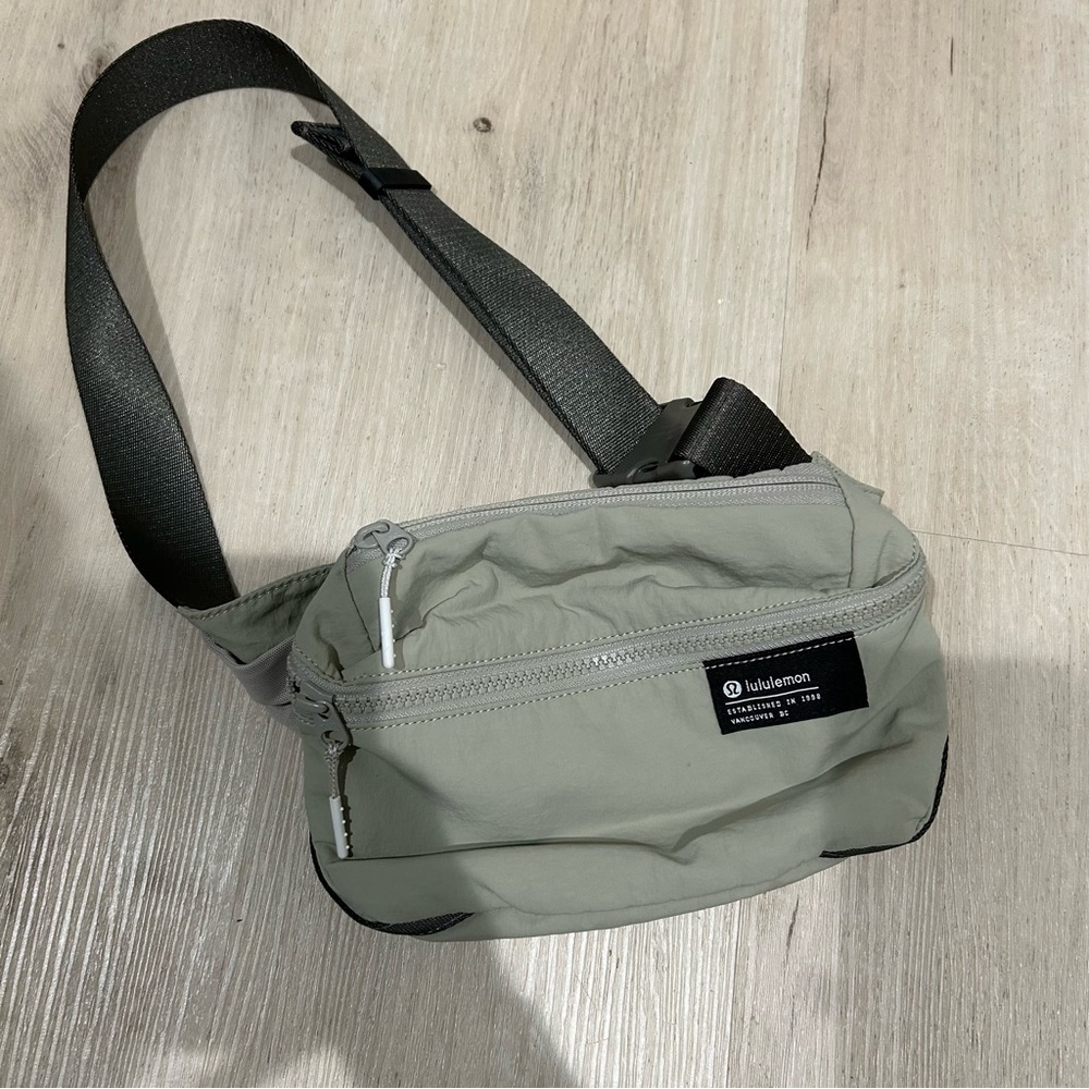 lululemon athletica Raw Linen Belt Bag